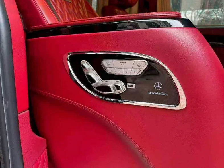 奔驰威霆 驾驶室