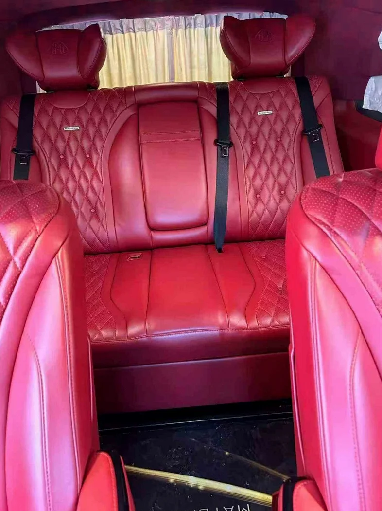 奔驰威霆 后面外观一