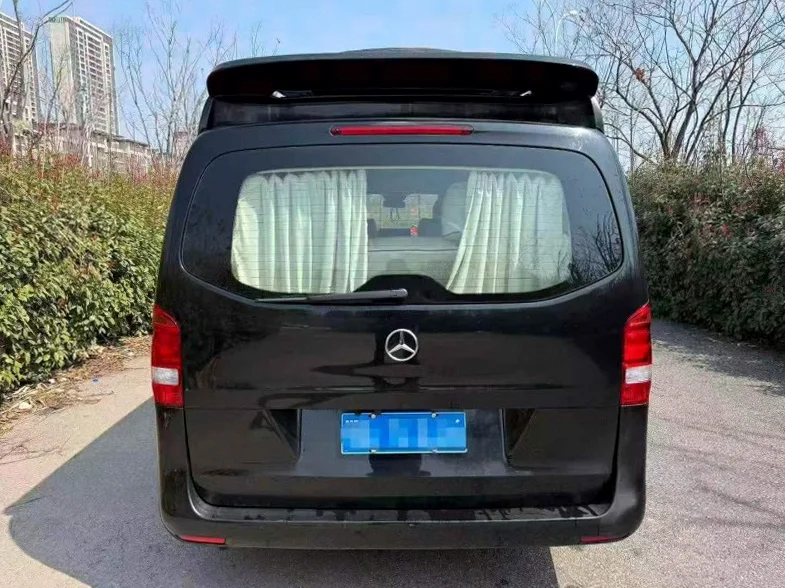 奔驰威霆 驾驶室