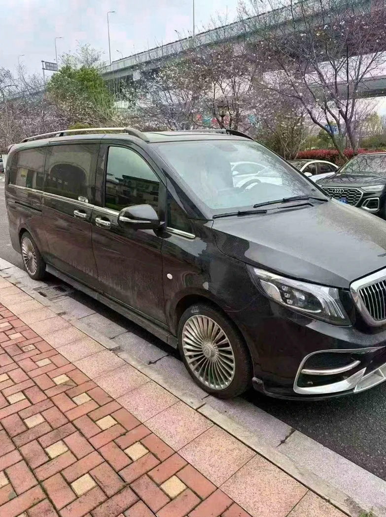 奔驰威霆 后面外观三