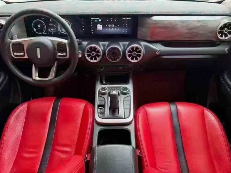 长城汽车坦克 内饰前排