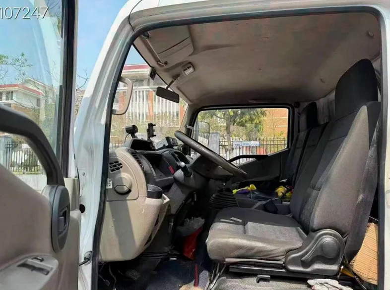 东风多利卡 后面外观一