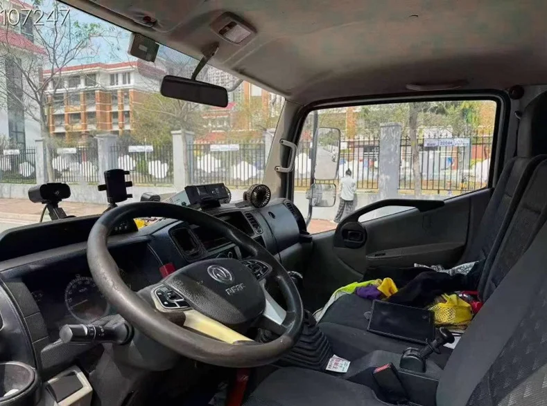 东风多利卡 后面外观二