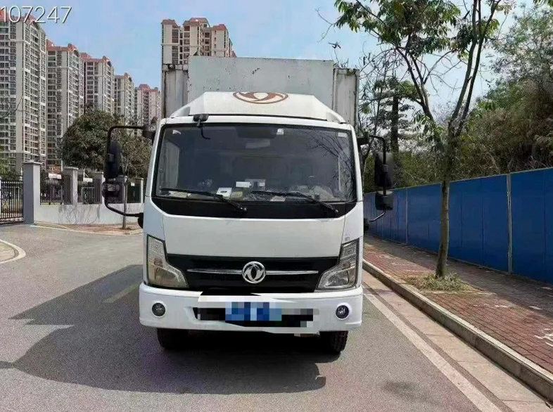 21年东风多利卡4米2箱式货车