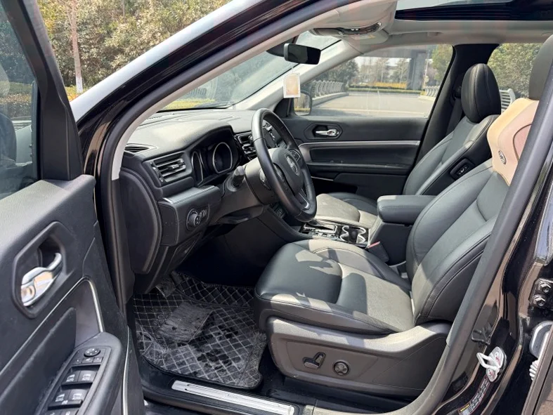 Jeep指挥官 内饰前排