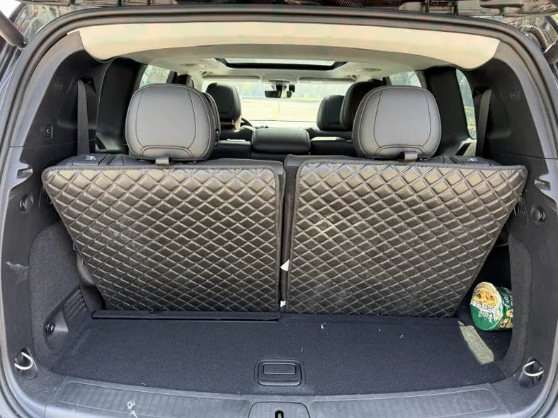 Jeep指挥官 驾驶室