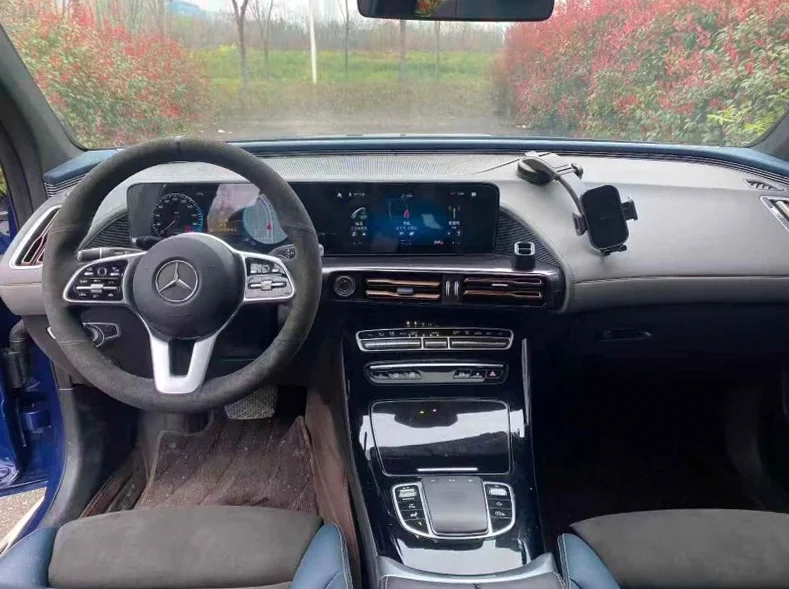 奔驰EQC 内饰后排