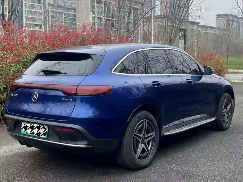 奔驰EQC 后面外观一