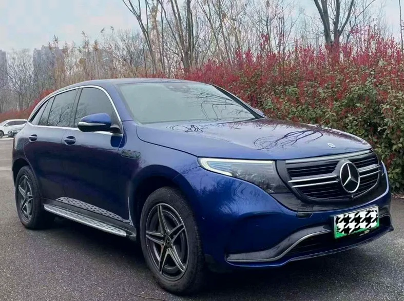 奔驰EQC 正面外观二