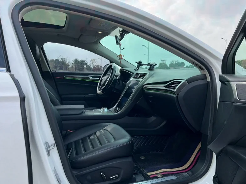 福特蒙迪欧 后面外观三