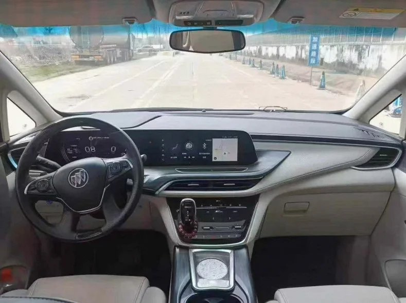 别克GL8 后面外观二