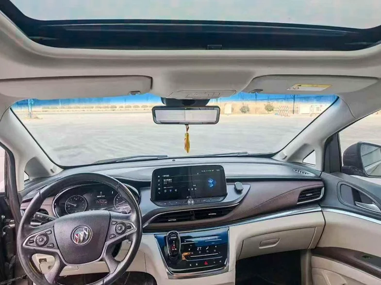 别克GL8 后面外观二