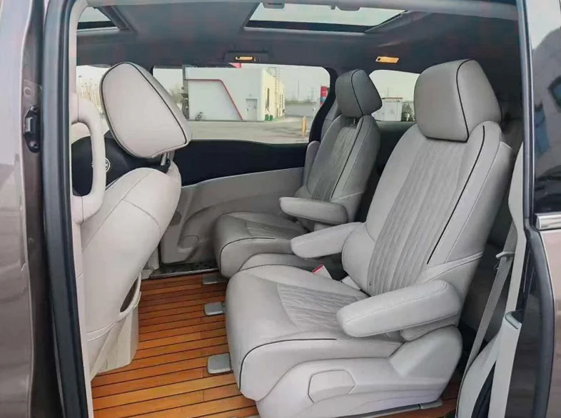 别克GL8 后面外观三