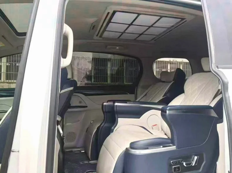 别克GL8 后面外观三