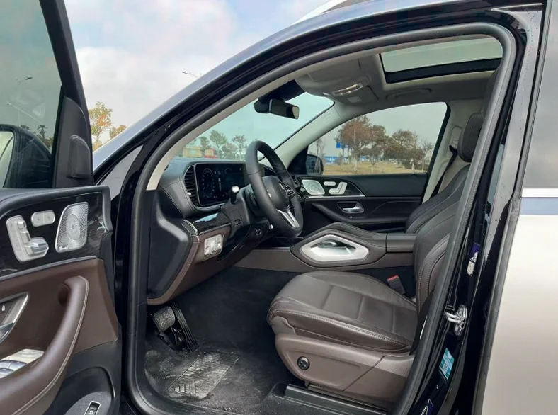 奔驰GLS 后面外观二