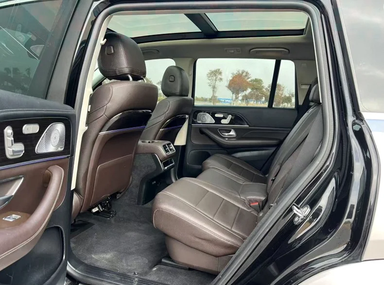 奔驰GLS 正面外观二