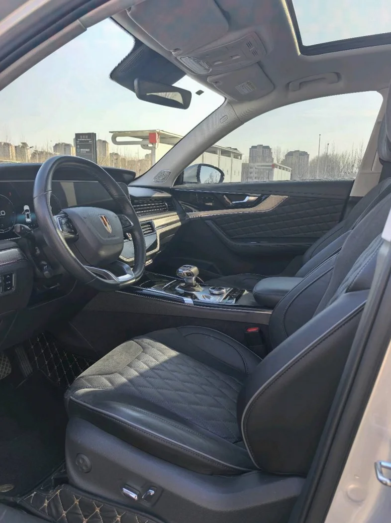 红旗HS5 内饰前排