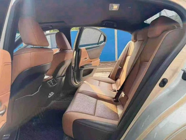 雷克萨斯ES 后面外观三