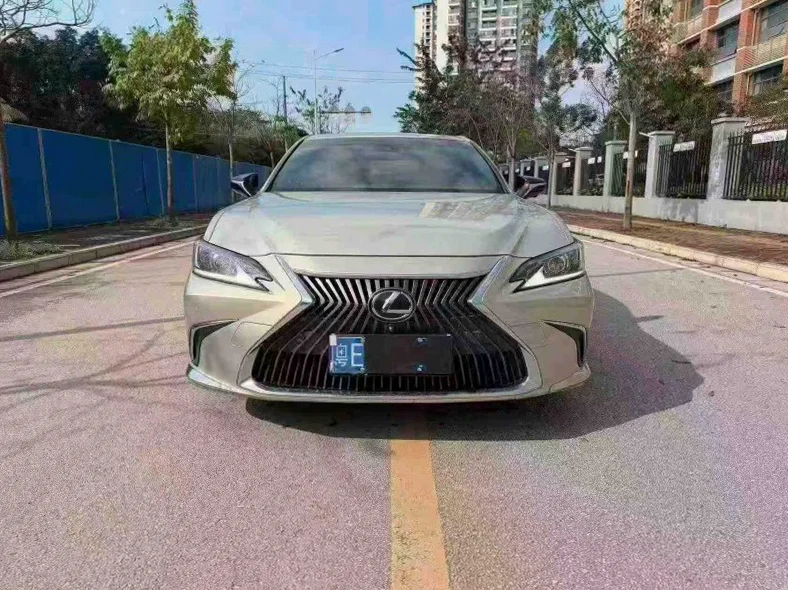 南宁2021年雷克萨斯ES债权车 正面外观一