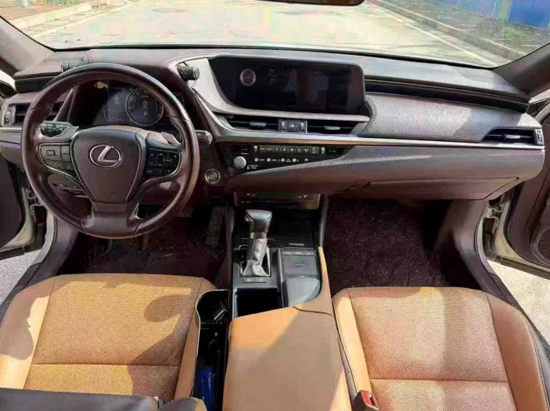 雷克萨斯ES 后面外观二