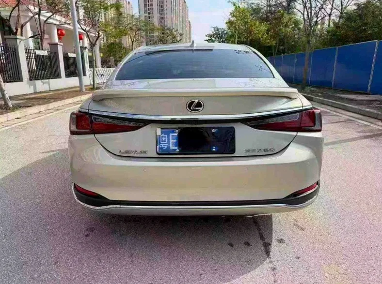 雷克萨斯ES 驾驶室