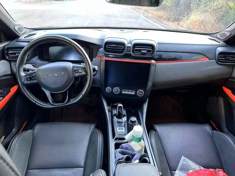 领克03 后面外观三