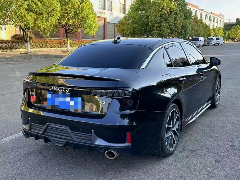 领克03 内饰后排