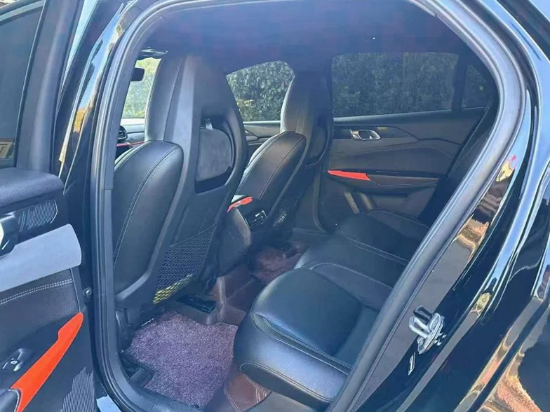 领克03 内饰前排