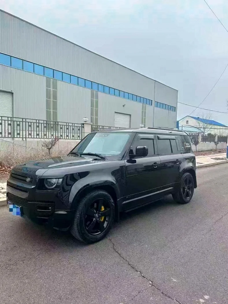 路虎卫士 正面外观三