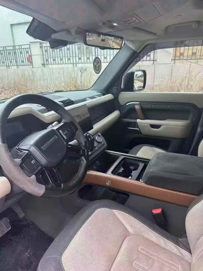 路虎卫士 后面外观二