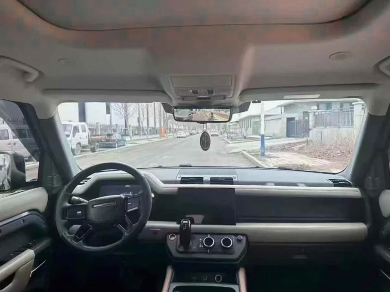 路虎卫士 后面外观三