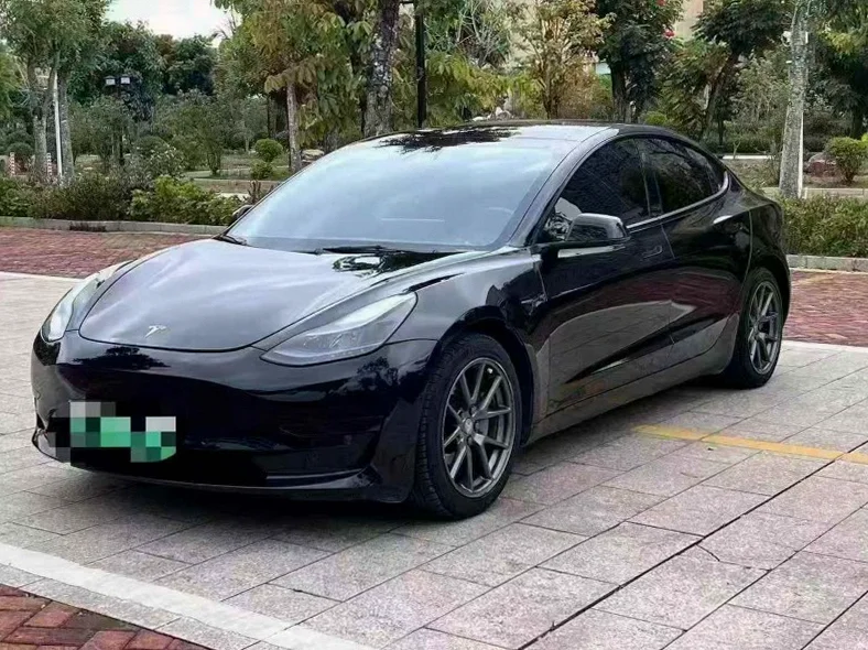 特斯拉MODEL 正面外观二