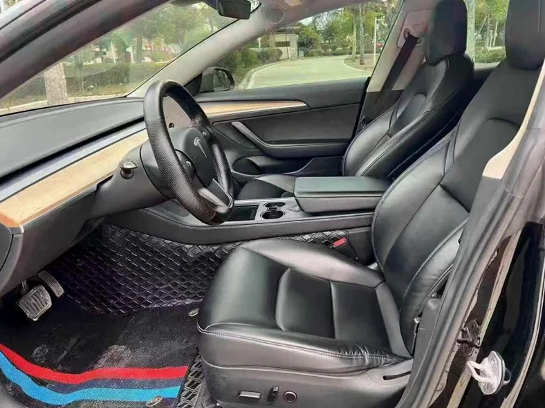 特斯拉MODEL 正面外观三