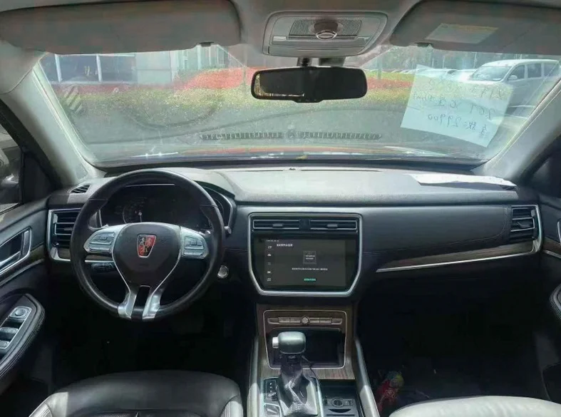 荣威RX8 后面外观三