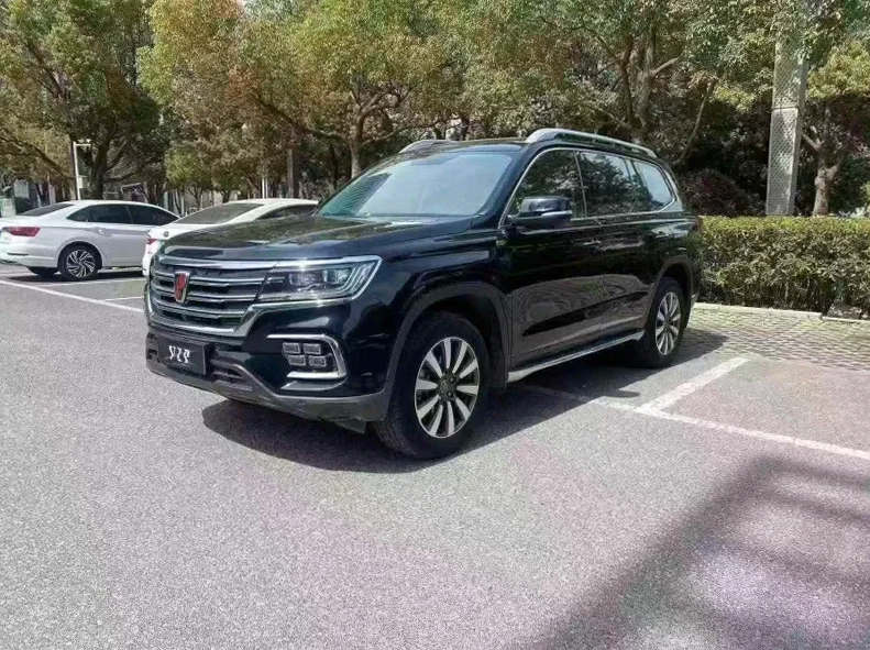 荣威RX8 正面外观二