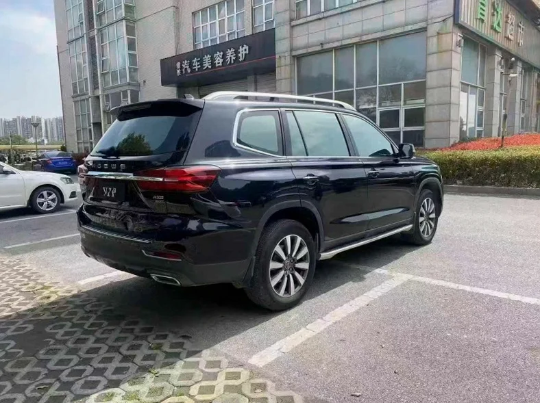 荣威RX8 内饰后排