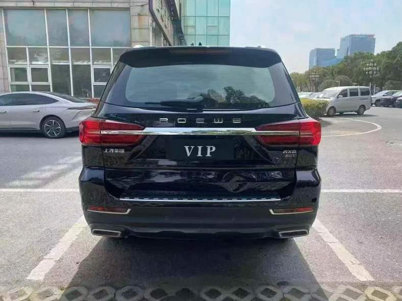 荣威RX8 内饰前排