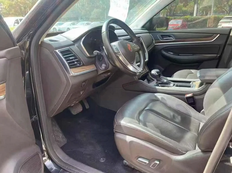 荣威RX8 后面外观一