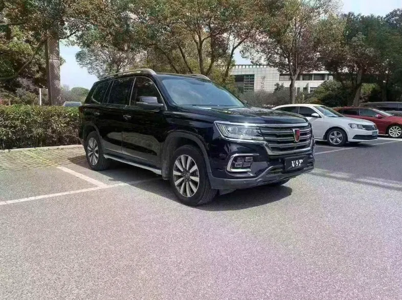 荣威RX8 正面外观三