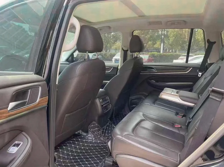 荣威RX8 后面外观二