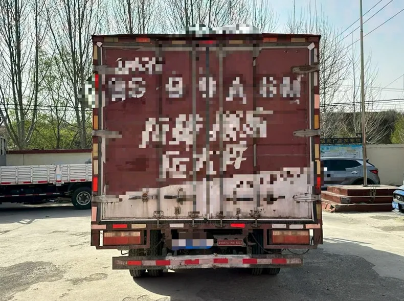 现代鸿图 驾驶室