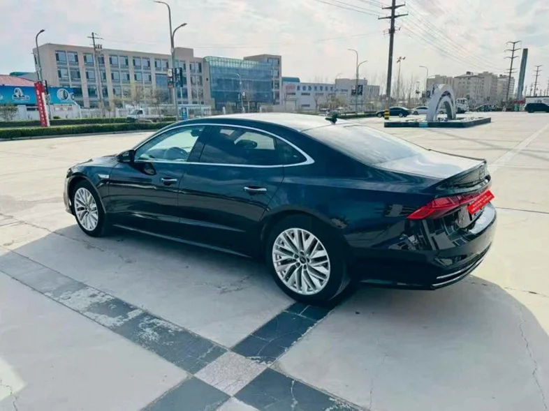 奥迪A7L 内饰前排