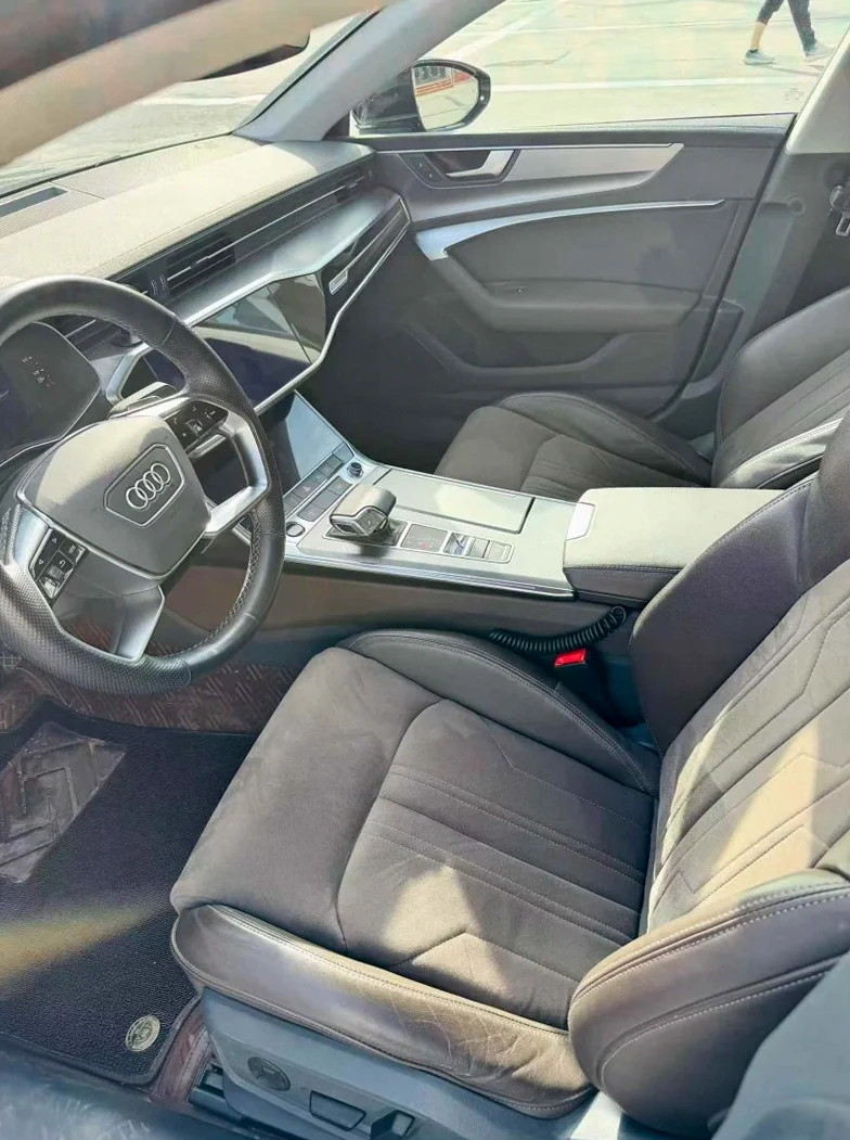 奥迪A7L 后面外观一