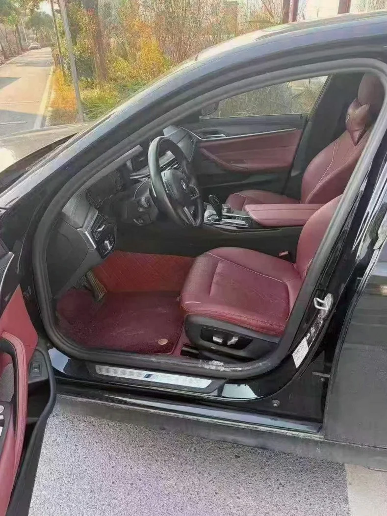 宝马5系 后面外观一