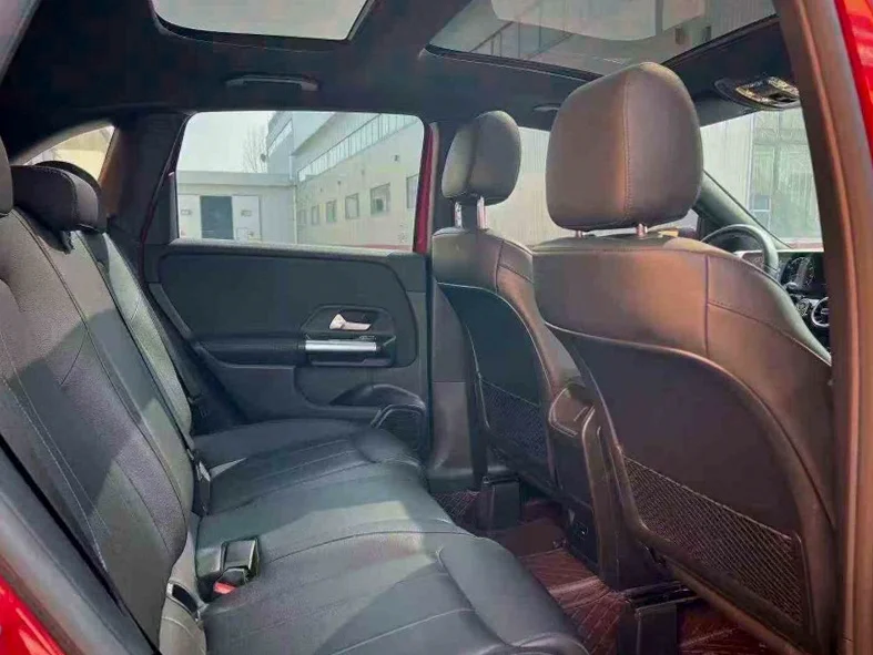 奔驰B 内饰后排