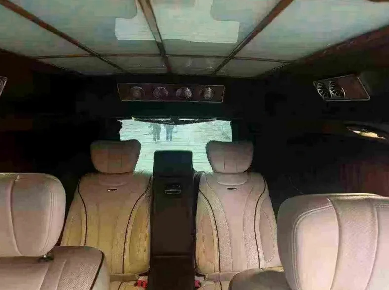 奔驰V 正面外观三