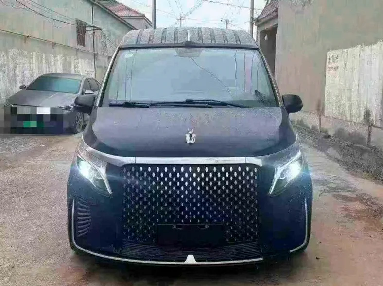 潍坊2022年奔驰V债权车 正面外观一