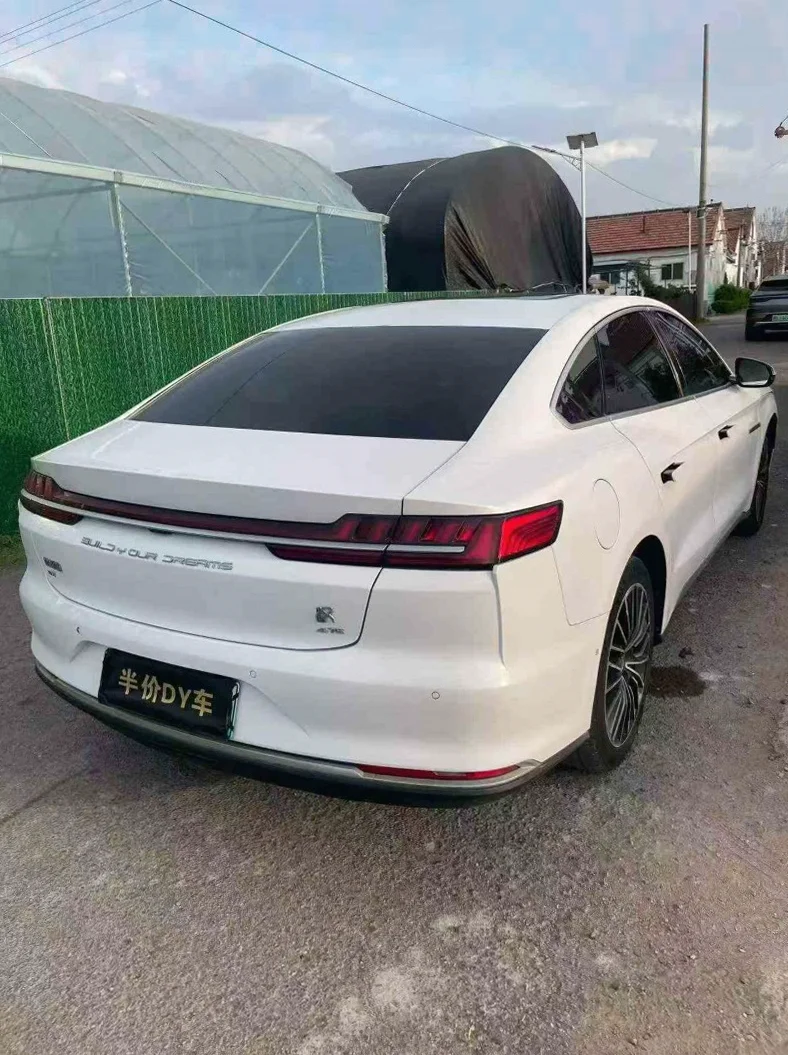 比亚迪秦 驾驶室