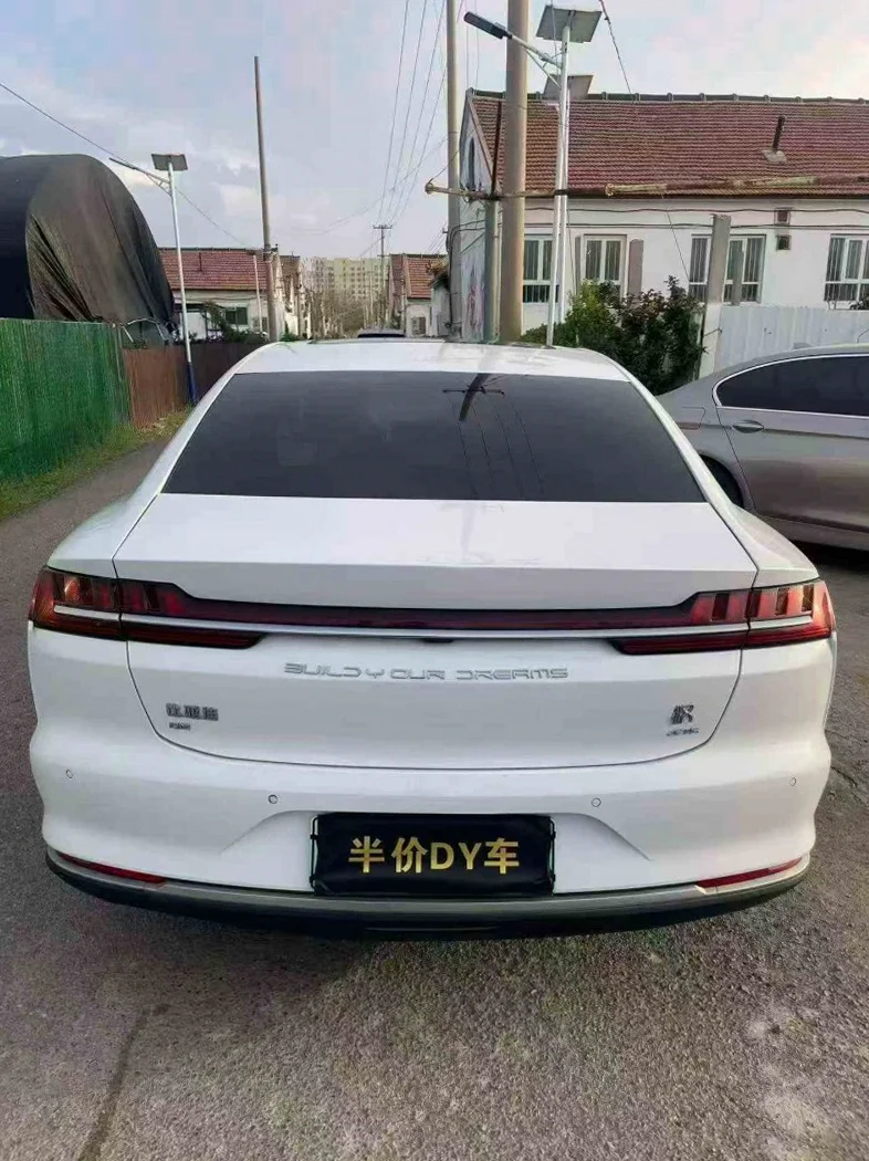 比亚迪秦 内饰前排