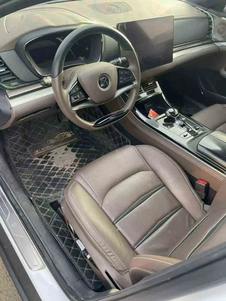 比亚迪秦 后面外观一